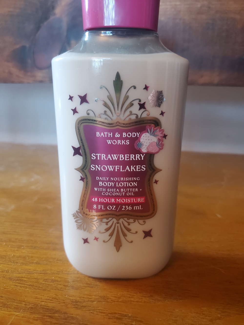 Bath & Body Works Strawberry Snowflakes Body Lotion - Pink, Cream